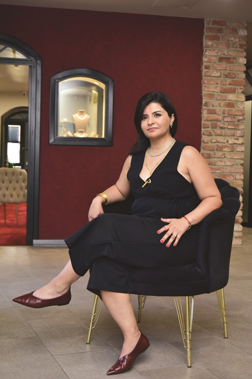Elif Genç: Mücevher Sanat�n�  Gelece�e Ta��yor